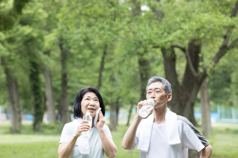 お肌を気にする女性 写真